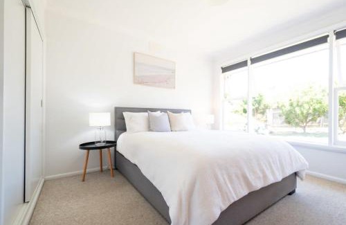 Kings Meadows House | Convenient Hotel Near CBD for Large Groups & Family Fun