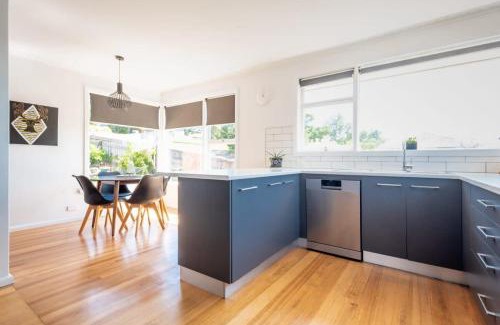 Kings Meadows House | Convenient Hotel Near CBD for Large Groups & Family Fun