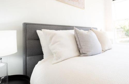 Kings Meadows House | Convenient Hotel Near CBD for Large Groups & Family Fun
