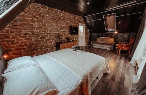 Torva Apartment | Lakefront Retreat: Apartment with Hot Tub & Sauna