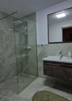 Sinnicoara Apartment | Convenient Airport Stay with Family and Pet Amenities