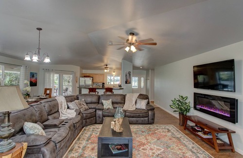 Royal Hawaiian Estates House | Indulge in Oceanfront Comfort Near Volcano Village & Golf