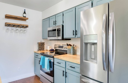 Scenic Foothills Apartment | Near Trails & Town: Anchorage Apt w/Shared Yard