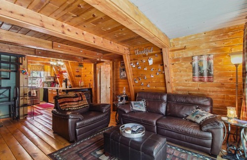 Heber House | Peaceful Forest Lakes Retreat for Families and Pets