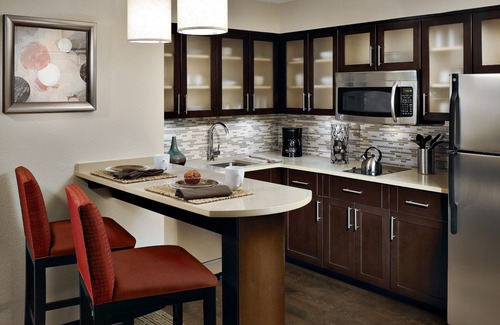McNeil Condo | Convenient Stay Near U of Texas with Pool and Free Breakfast
