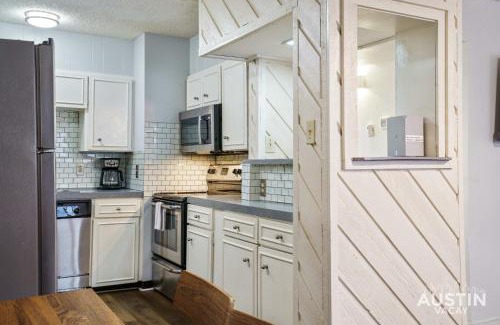 West Campus Apartment | Near UT Campus Nightlife 1BR 1BA Apt Free Parkin By Austin Vacay