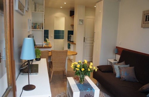 Le Chesnay Apartment | Exceptional Stay Near Versailles with Pool and Breakfast