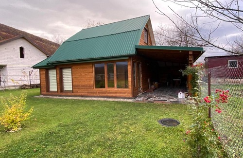Dubyna House | Scenic Retreat Near Waterfall - Top-Rated Family Getaway