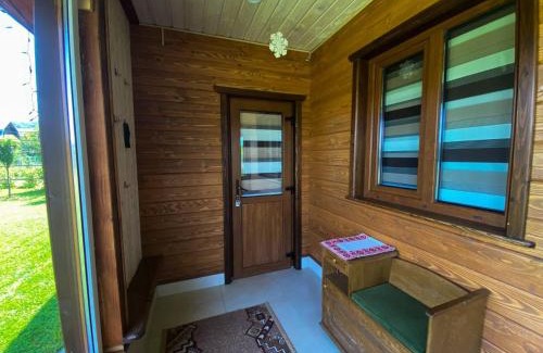 Dubyna House | Scenic Retreat Near Waterfall - Top-Rated Family Getaway