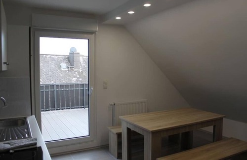 Hohenstein Apartment | Ideal Wiesbaden Getaway: Kitchen, Wifi & Parking Included