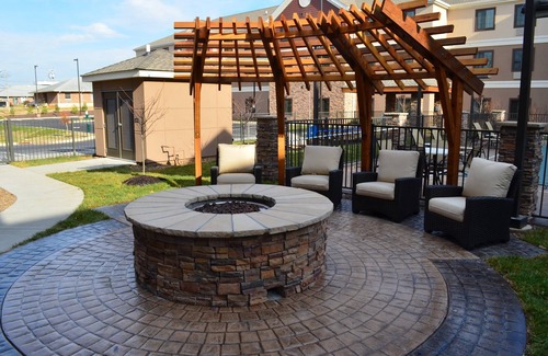 Bowling Green Condo | Ideal Stay Near WKU: Free Breakfast, Pool & Gym Access