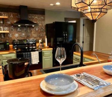 Oakhurst Villa | Unwind at a Creek-Front Retreat Near Yosemite