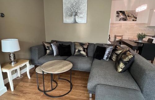 Street Apartment | Family-Friendly Retreat Near Glastonbury Town Centre