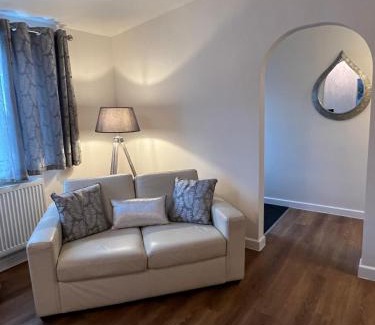 Street Apartment | Family-Friendly Retreat Near Glastonbury Town Centre