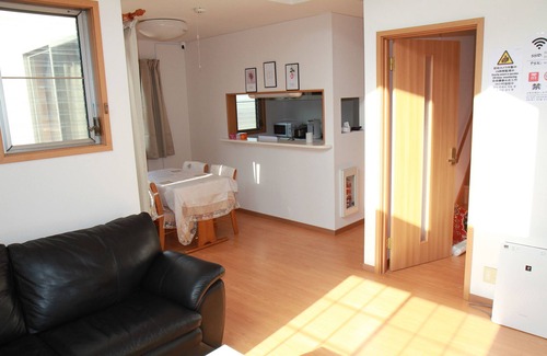 Yatsuka-gun House | Relaxing 5LDK House Near Natural Hot Springs for Groups