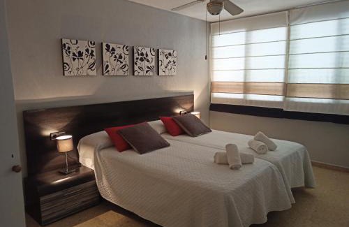 Cabo de las Huertas Apartment | Beachside Retreat with Pool & Pet-Friendly Amenities