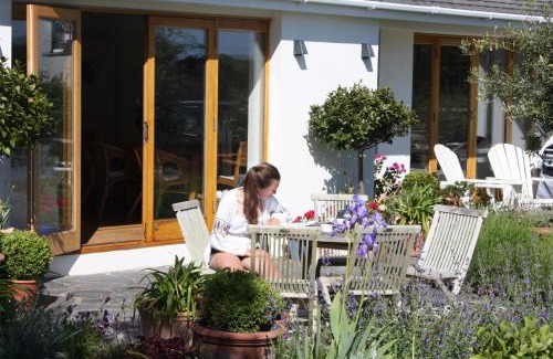 St. Mawes Bed & Breakfast | Family-Friendly Nearwater: 4-Star Stay with Kitchen Access