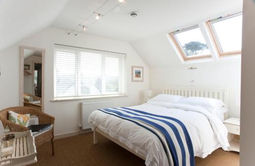 St. Mawes Bed & Breakfast | Family-Friendly Nearwater: 4-Star Stay with Kitchen Access
