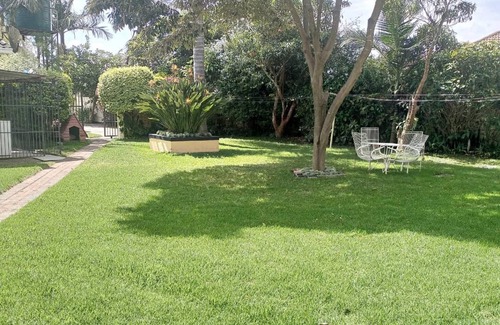 Harare Apartment | Cozy Cottage Retreat with Pool and Breakfast Awaits You