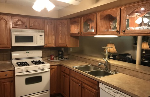 Lancaster Apartment | Cozy 1 Bedroom Apartment in Lancaster - Guest Rated 10/10