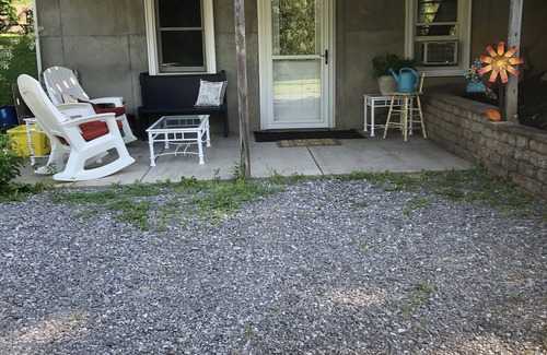 Lancaster Apartment | Cozy 1 Bedroom Apartment in Lancaster - Guest Rated 10/10