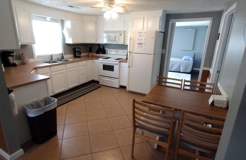 Port Clinton House | Relaxed Atmosphere Near Town with Family Kitchen Amenities