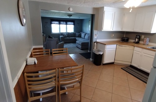 Port Clinton House | Relaxed Atmosphere Near Town with Family Kitchen Amenities