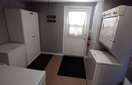 Port Clinton House | Relaxed Atmosphere Near Town with Family Kitchen Amenities