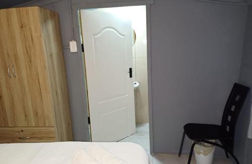 Grahamstown Villa | Cozy Neat Haven: Pet-Friendly Getaway with Breakfast & Hot Tub