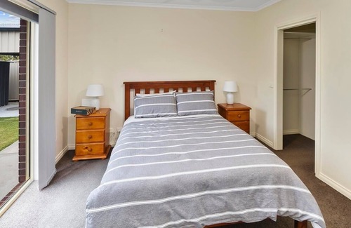Horsham House | Neat, Quiet and Close to River