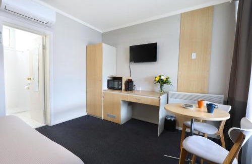 Cooma Hotel | Modern Comfort at Nebula Motel - 4-Star Family Retreat