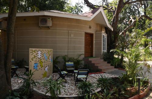 Pachmarhi Bed & Breakfast | Budget-Friendly Neelam Foresteria Resort with Pool & Breakfast