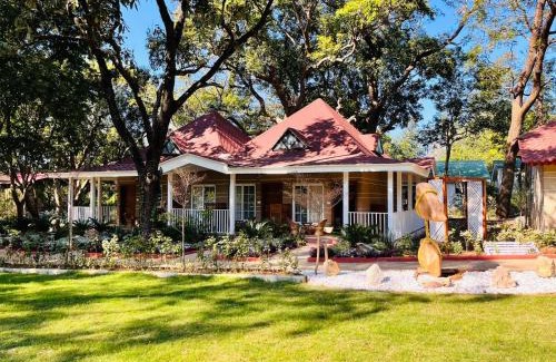Pachmarhi Bed & Breakfast | Budget-Friendly Neelam Foresteria Resort with Pool & Breakfast