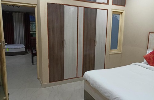 Lucknow Apartment | Budget-Friendly Stay at Neelansh: Pet Friendly & More