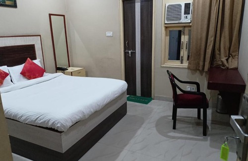 Lucknow Apartment | Budget-Friendly Stay at Neelansh: Pet Friendly & More