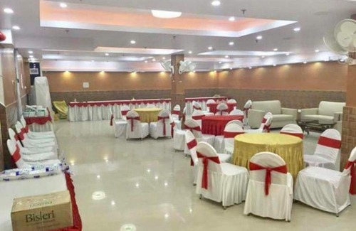 Lucknow Apartment | Budget-Friendly Stay at Neelansh: Pet Friendly & More