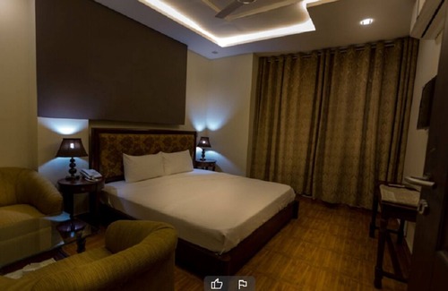 Muzaffarabad Hotel | Explore Neelum View Hotel: Family-Friendly with Dining Options