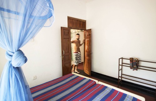 Uppuveli House | Neem Beach House: Ideal Family Getaway with Breakfast & Dining
