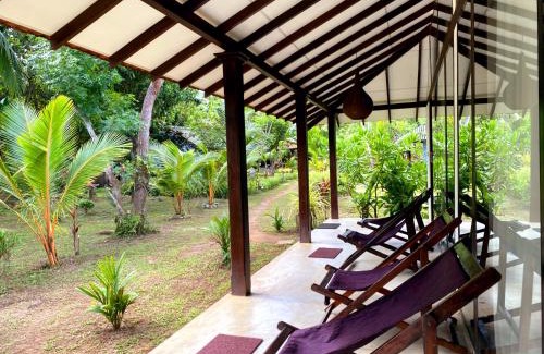 Tangalle Bed & Breakfast | Beachfront Neem Jay Resort: Guest Rated 9.3 with Ocean Views