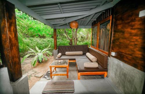 Tangalle Bed & Breakfast | Beachfront Neem Jay Resort: Guest Rated 9.3 with Ocean Views