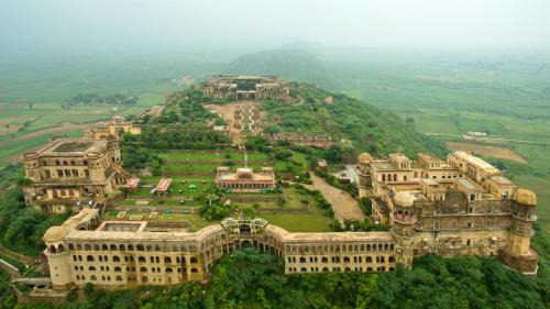 Elaka Hotel | Discover Neemrana's Tijara Fort Palace: 5-Star Retreat