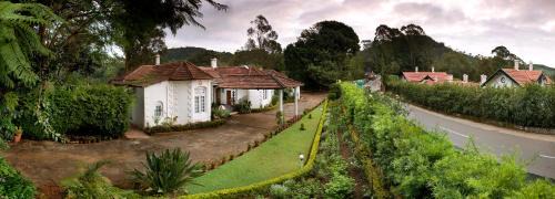 Attadi Hotel | Relax at Neemrana's Wallwood Garden: Family-Friendly Retreat