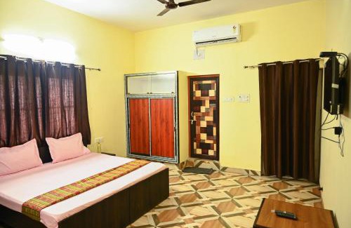 Lanka House | Explore Neerja Guest House in the City of Ghats & Temples