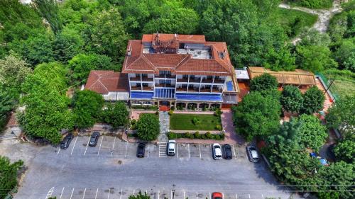 Kozani Hotel | Family-Friendly Nefeli Hotel with Great Guest Reviews