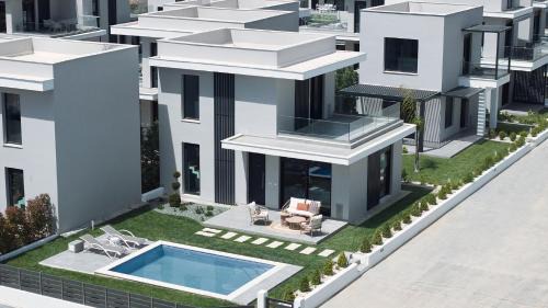 Paralia Ofryniou Apartment | Guest Favorite Nefeli Residential Complex - Pet Friendly Getaway