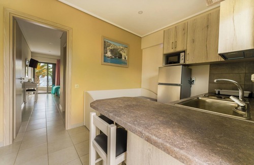 Sarakiniko Apartment | Top-Rated Nefeli Studios with Ocean View & Pool in Greece