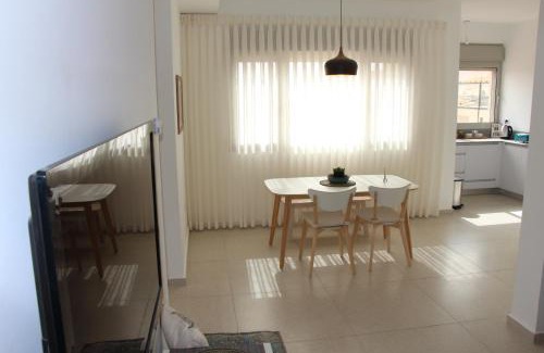 Midreshet Ben-Gurion Apartment | Discover Negevibe: Guest Rated 9.8 for Unforgettable Stays