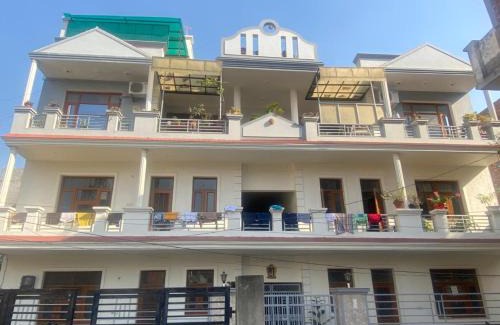 Chandigarh Apartment | Budget-Friendly Negi Lodge in Chandigarh with Family Amenities