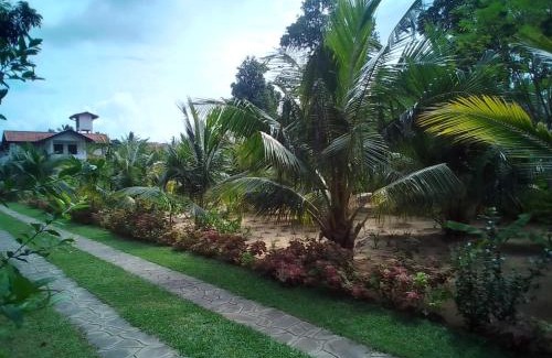 Dalupotha Villa | Guest Favorite: NegomboVilla with Breakfast & Family Amenities