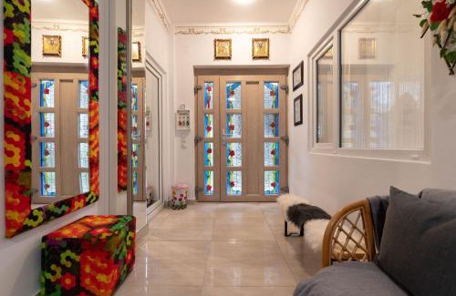 Oradea House | Guest Favorite: Negrean Residence with Breakfast & Family Perks